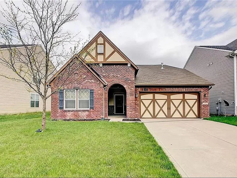 Lakecrest Dr — Photo 1