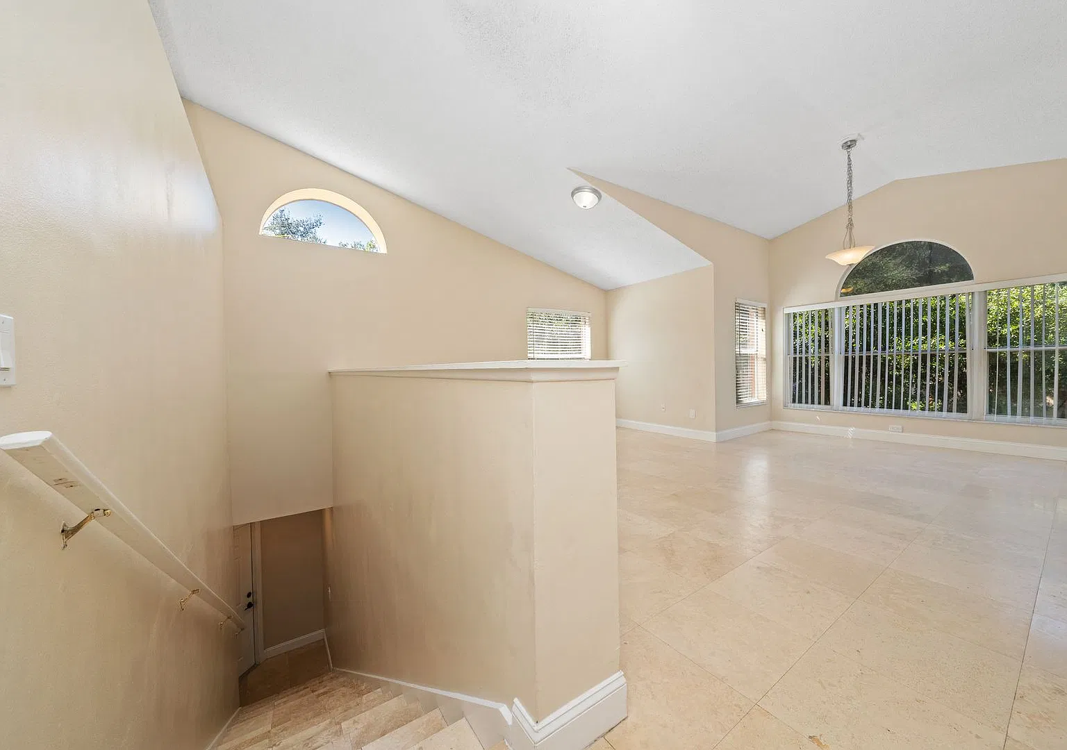 Upgraded 2/2 Condo In Siesta Lago — Photo 4