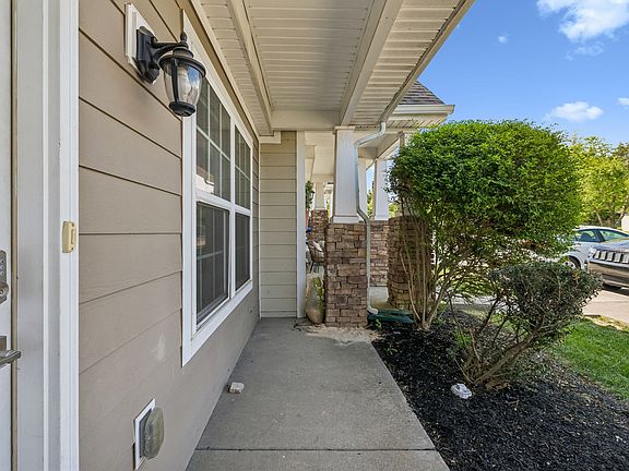 4th image of 112 Cobblestone Place Dr