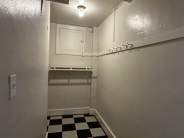 Wellesley Court Apartments — Photo 3