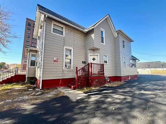2nd image of 212 N 4th St