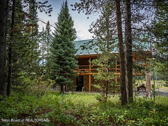 5th image of 21 Roaring River Dr