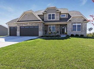 6225 Whispering Hill Ct, Bettendorf, IA 52722