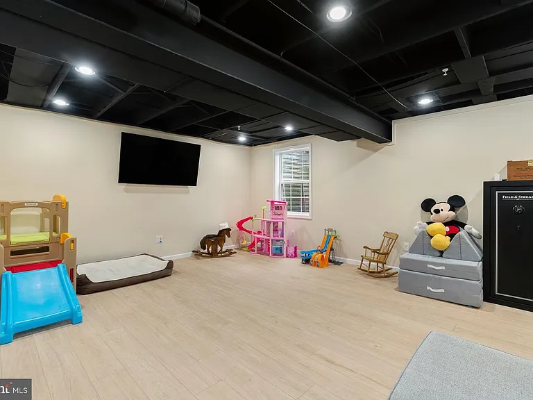 537 Brookwood Dr — Photo 16