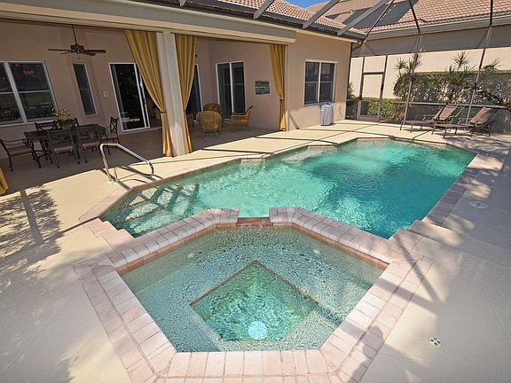 3rd image of 922 Villa Florenza Dr