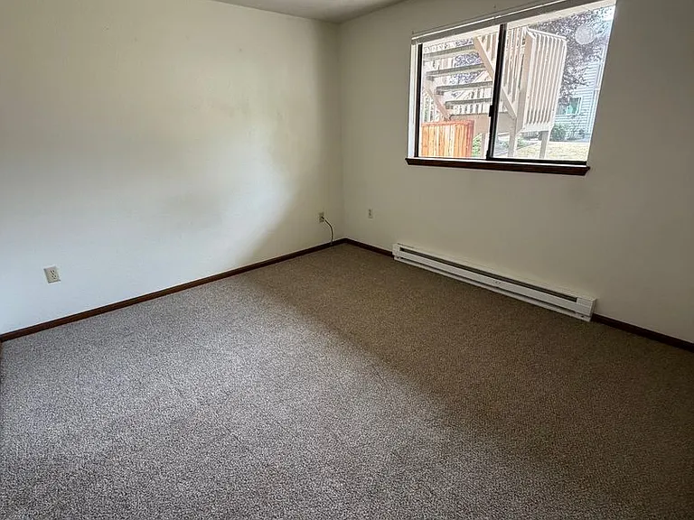 325 NE Kettle St #109 — Photo 8