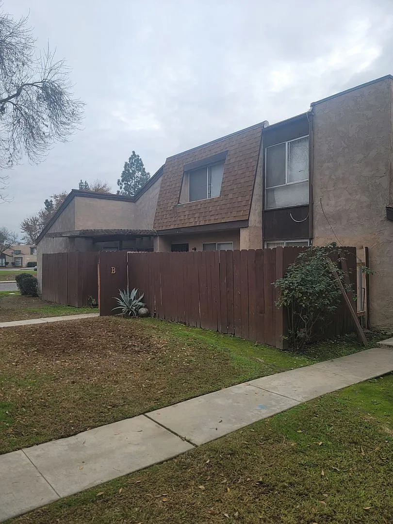 SW- condo 3bed-1.5bath — Photo 1