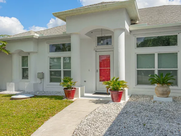 5821 NW Conus Court, Port St Lucie, FL 34986
