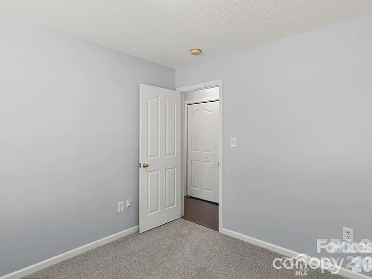 6828 Ayrshire Glen Pl — Photo 13