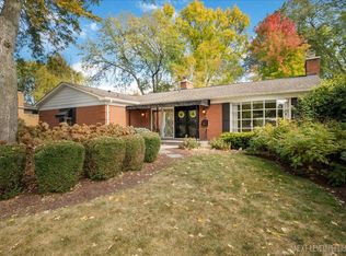 301 Willow Ln, Geneva, IL 60134