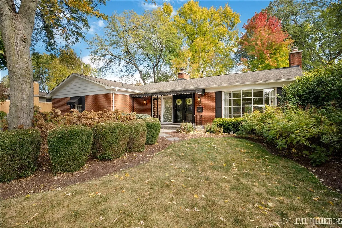 301 Willow Ln photo 1