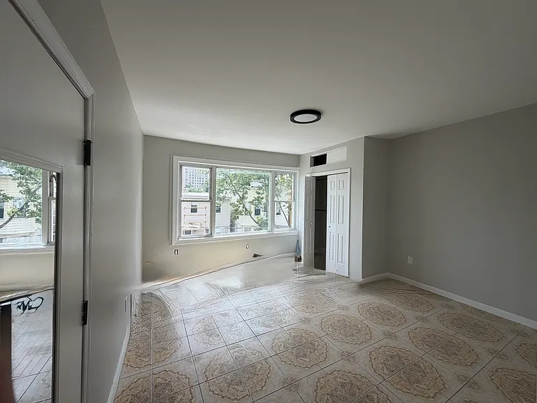 212 Beacon Ave #3 — Photo 4