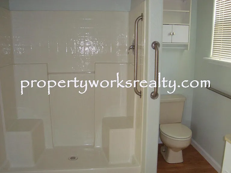 1721 Montana Ave — Photo 4