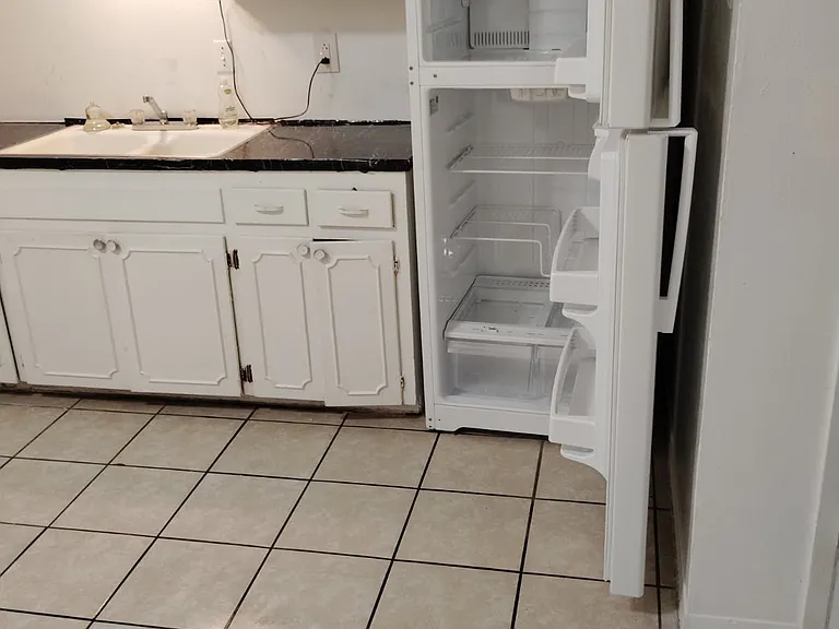 414 E Avenue A #106 — Photo 2