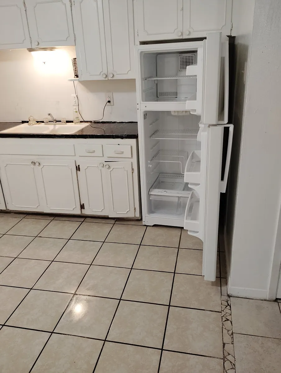 Building Photo - 414 E Avenue A #106
