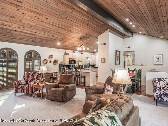 3rd image of 105 High Loop Dr