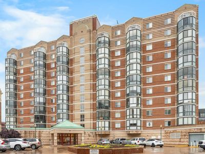 24 Courthouse Sq APT 710, Rockville, MD, 20850