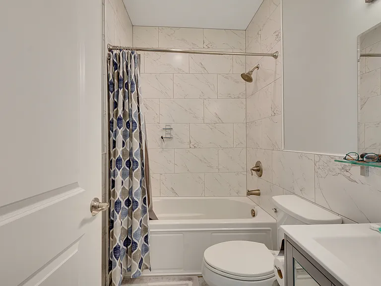 Soaking tub and elongated comfort height toilet