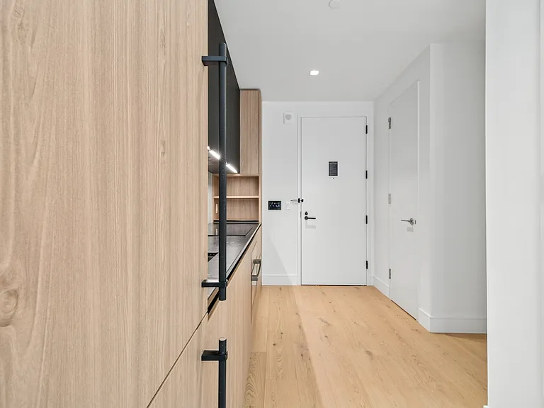 312 W 43rd St #4J — Photo 15