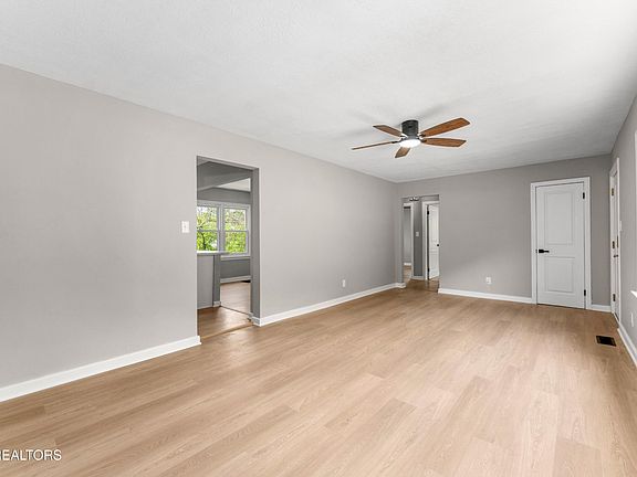 5th image of 1703 Breda Dr