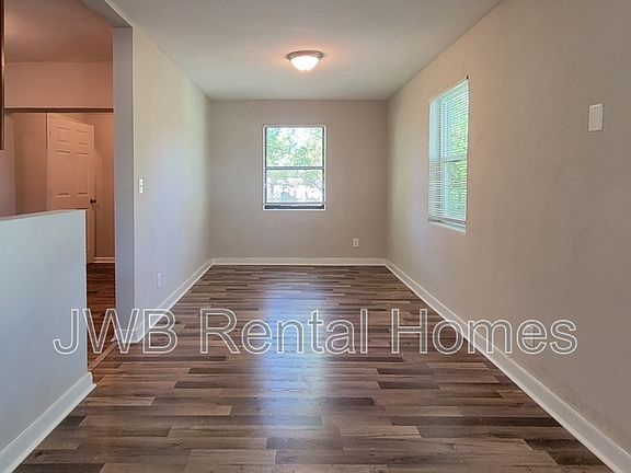 4th image of 2820 Calloway Cir