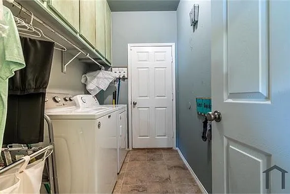 8957 Silent Brook Ln — Photo 28