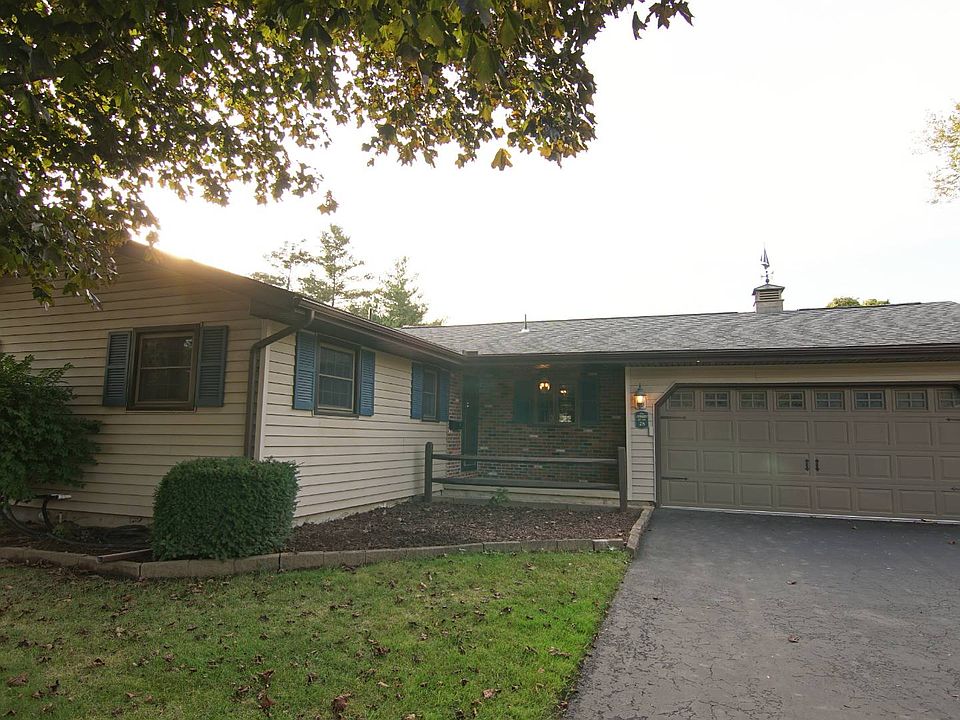 1st image of 28 Royal Brook Ln