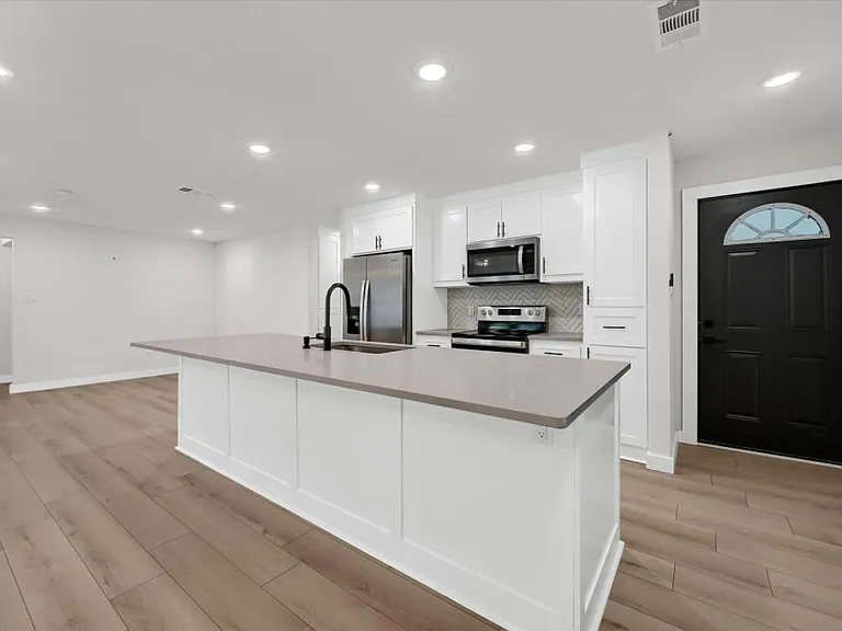 600 N Jordan St — Photo 6
