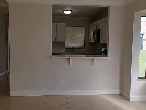 2nd image of 519 SW Sara Blvd