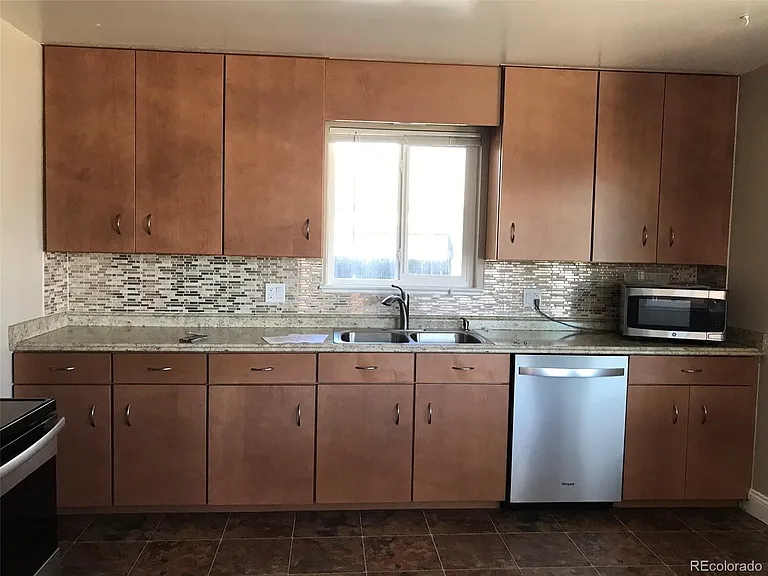 739 S Krameria St — Photo 4