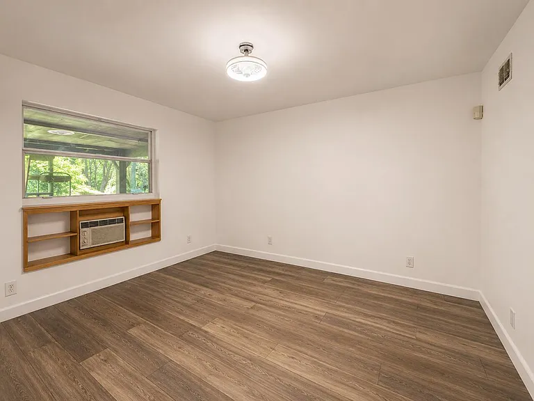 2393 Crawford Ct — Photo 17
