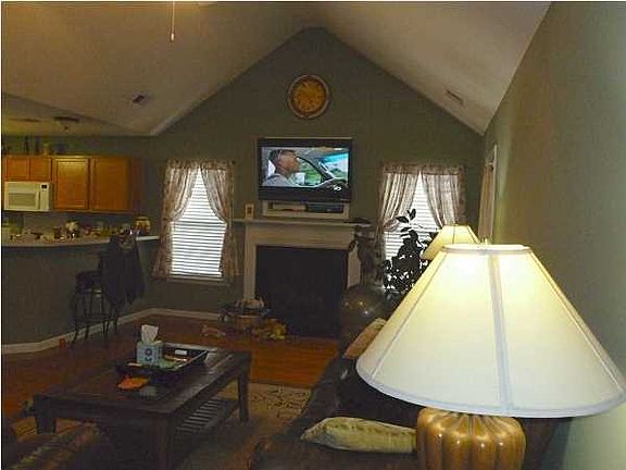 3rd image of 3057 Penny Ln