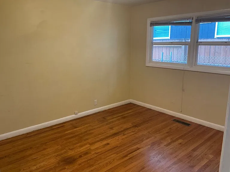 9626 N Clarendon Ave — Photo 8