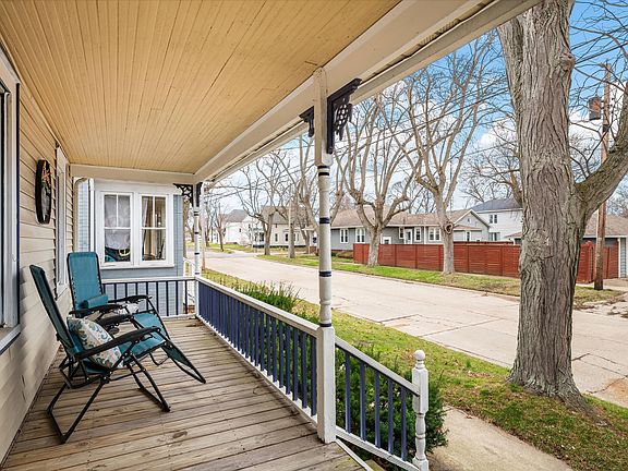5th image of 810 Hoyt St
