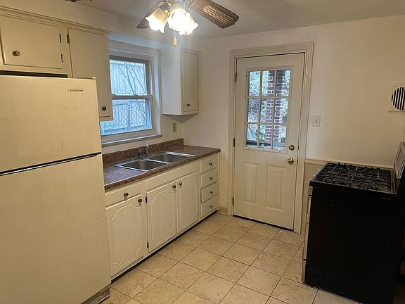 3rd image of 647 Dunster St