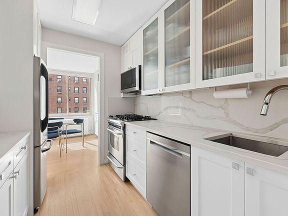 3rd image of 250 W 90th St APT 8H