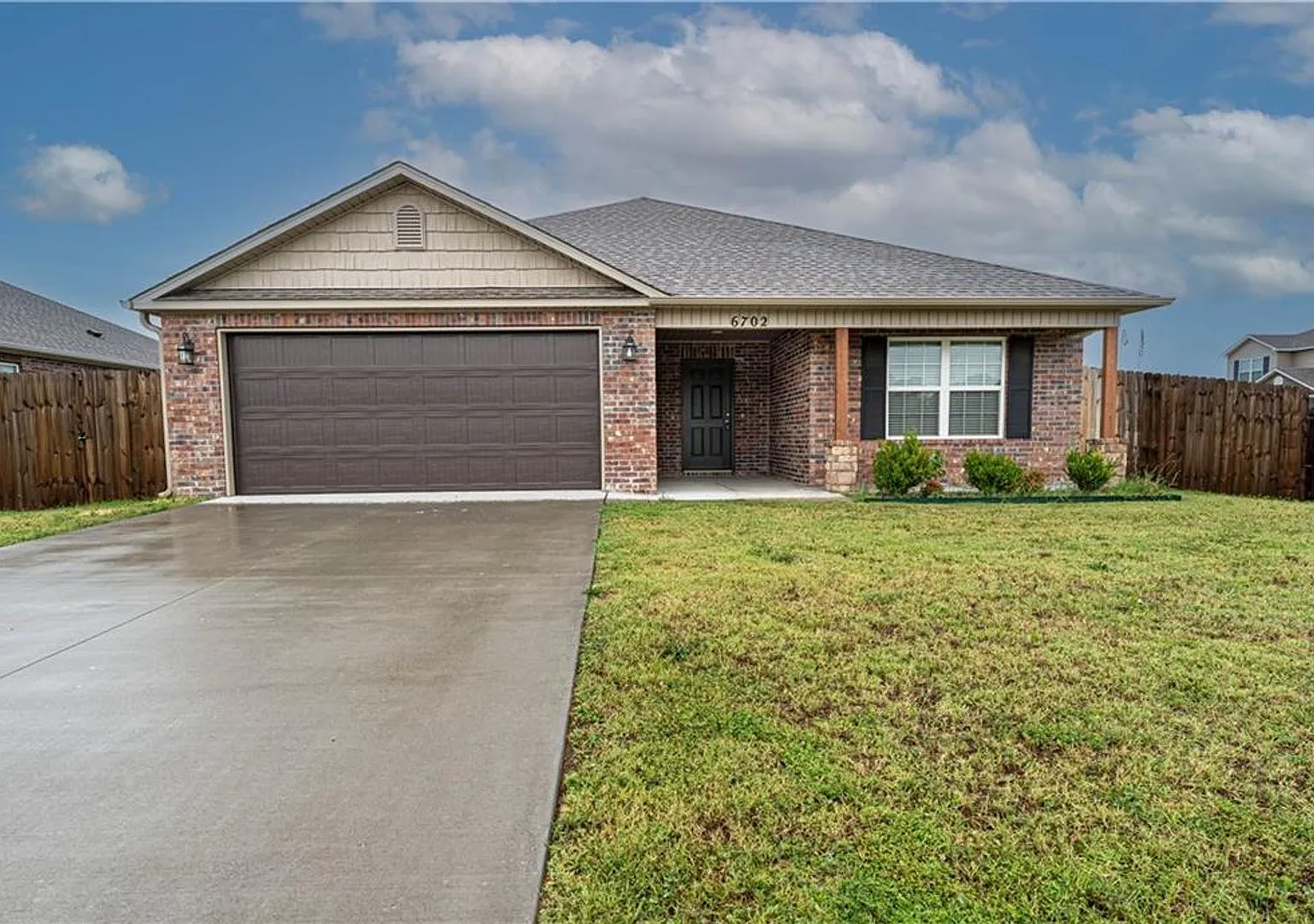 This beautiful four-bedroom, two-bathroom rental includes all appliance and fenced yard for enter... — Photo 2