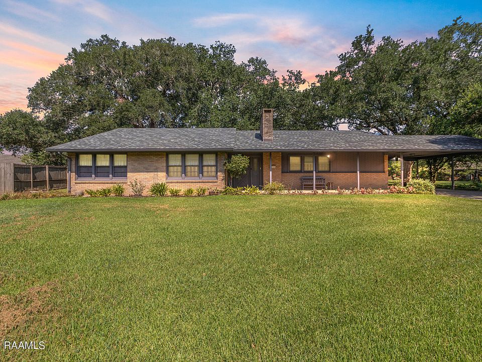 1st image of 213 Hilltop Cir