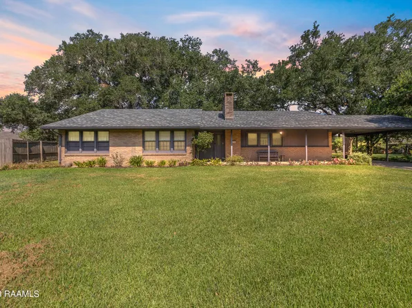 213 Hilltop Cir, New Iberia, LA 70563