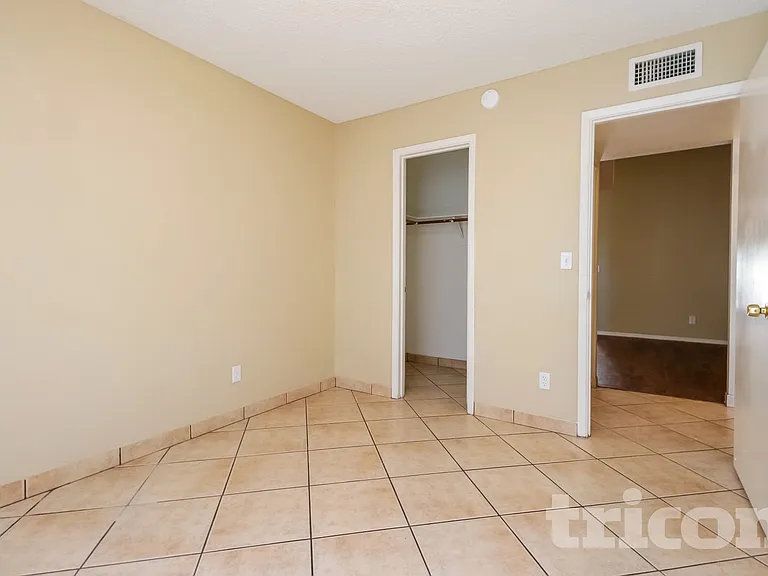102 W Ivyglen St — Photo 13