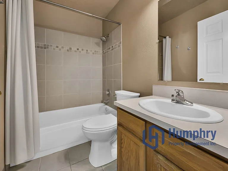 157 W Rockford St — Photo 26