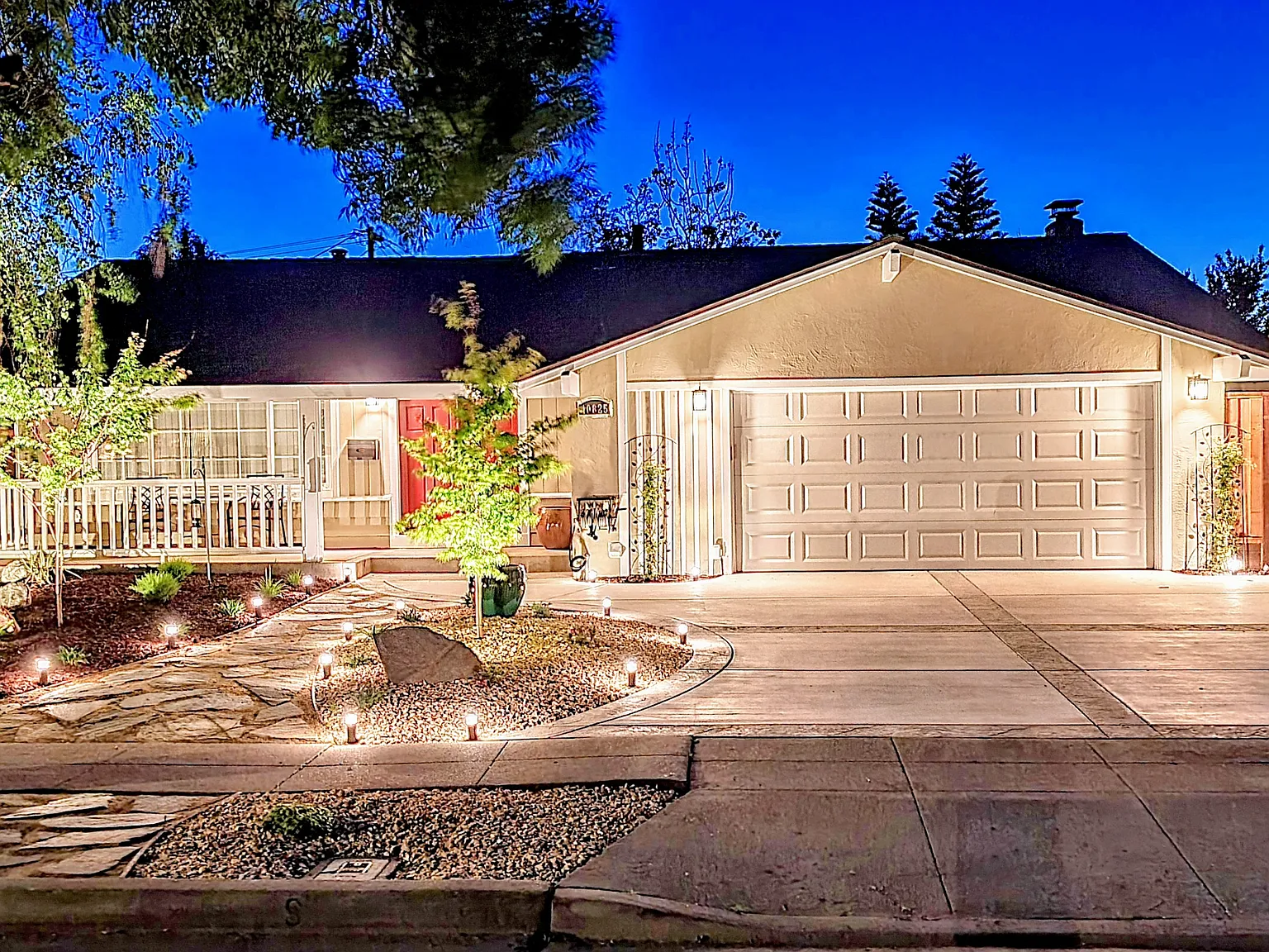 4 bed, 1816 sqft, $4,695 — Photo 3