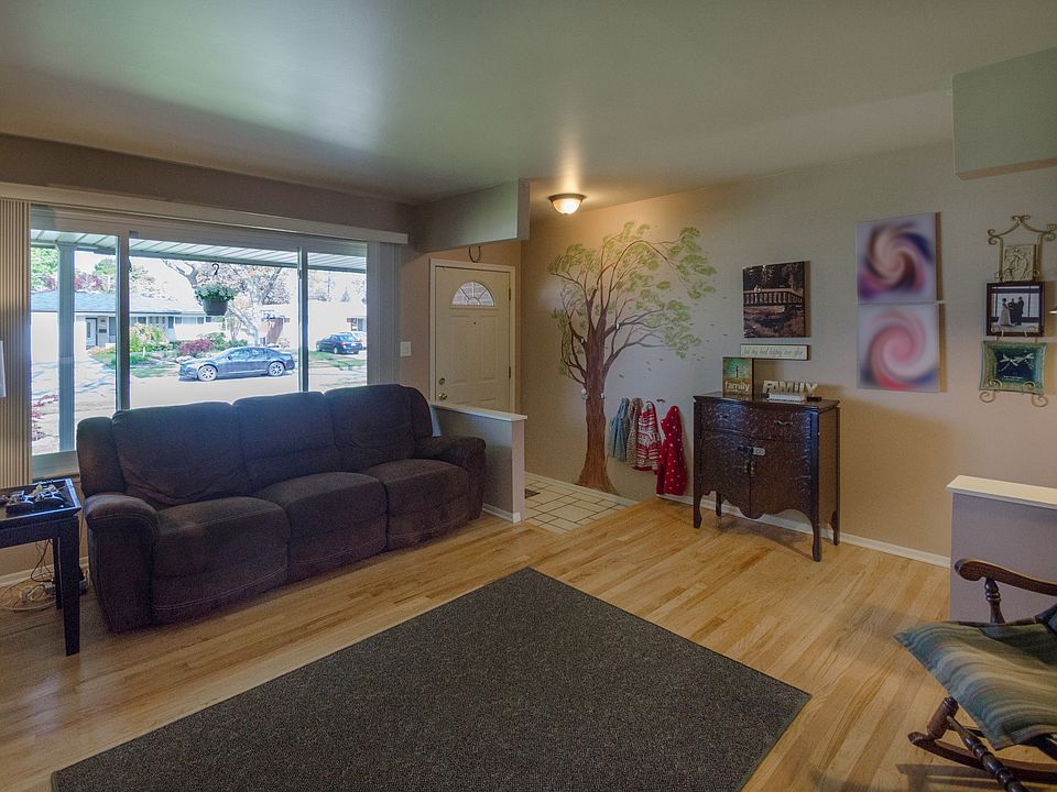 2nd image of 33278 Shelley Lynne Dr