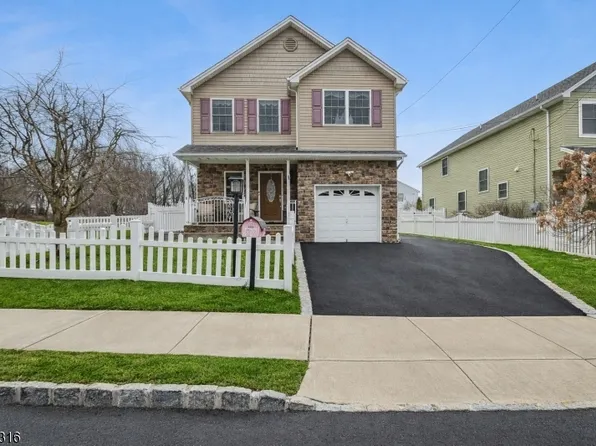 83 White St, Dover Town, NJ 07801