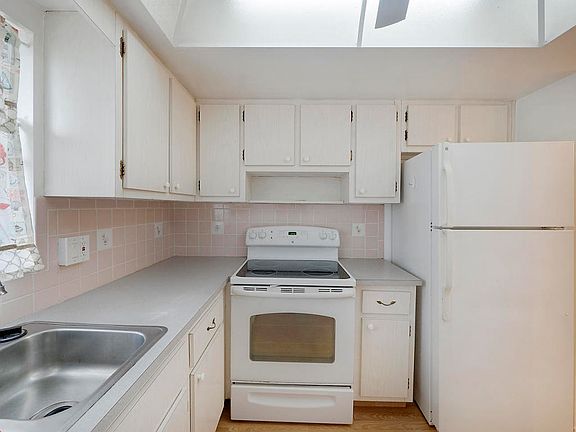 3rd image of 2846 Ashley Dr W APT F