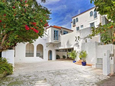 3525 N Bay Homes Dr, Coconut Grove, FL, 33133
