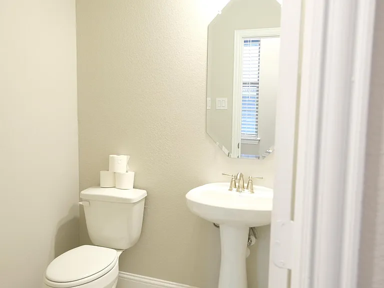 332 Blackthorne Dr — Photo 9