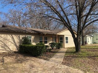 301 E 15th St, Bonham, TX 75418