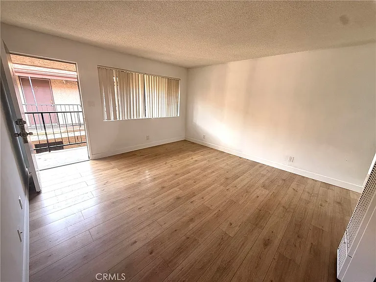 469 W Oliver St #3 — Photo 10