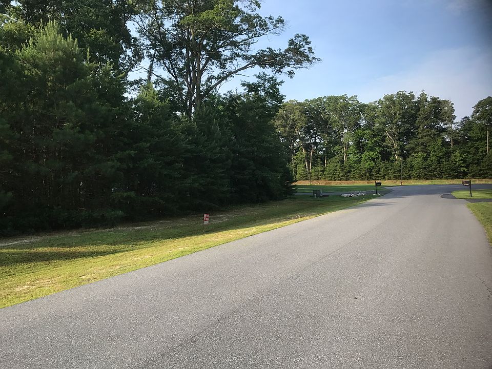 1st image of Red Oak Dr #50